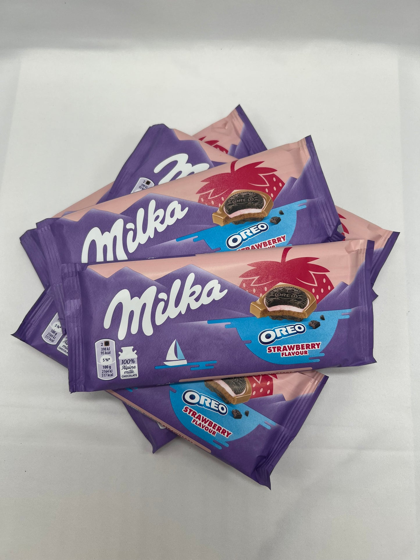 Milka Oreo Sandwich Strawberry